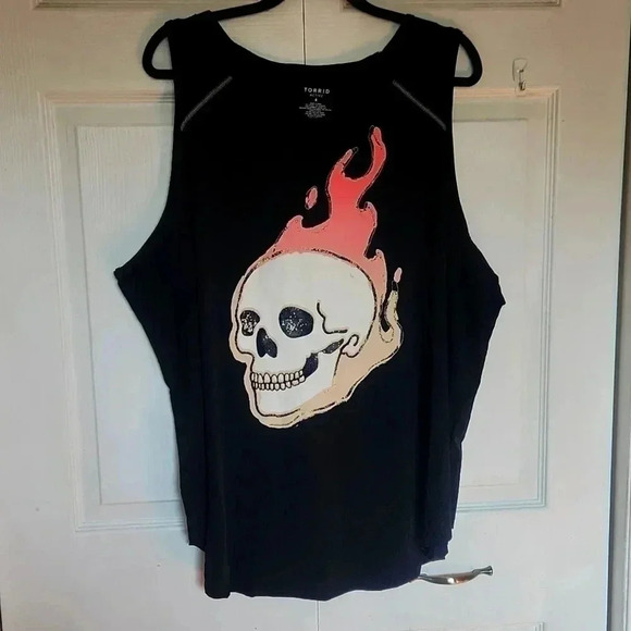 TORRID Wicking Active Black Tank Sleeveless Flaming Scull Size 4 - Picture 1 of 8